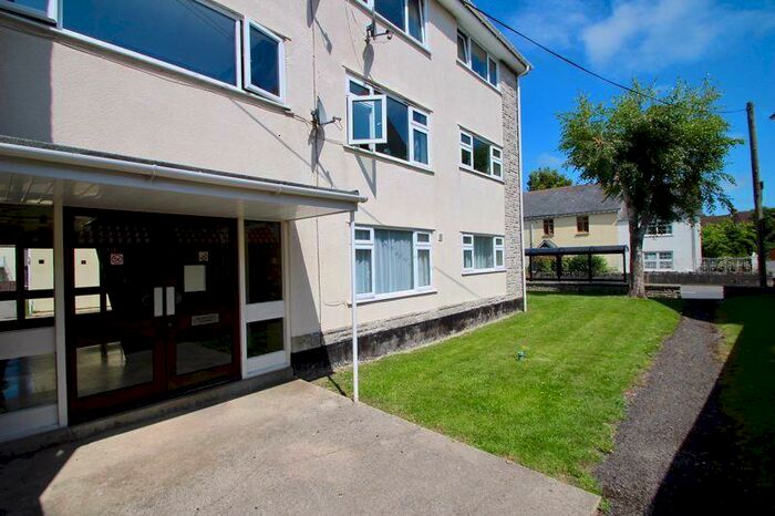 2 Bedroom Flat To Rent In Glaston Road, Street, BA16