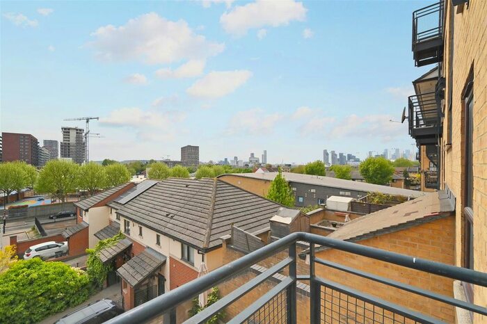 2 Bedroom Flat To Rent In Drake Hall, Britannia Village, E16