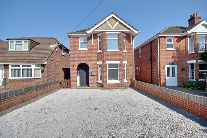 3 Bedroom Detached House For Sale In Redlands Lane, Fareham, PO14