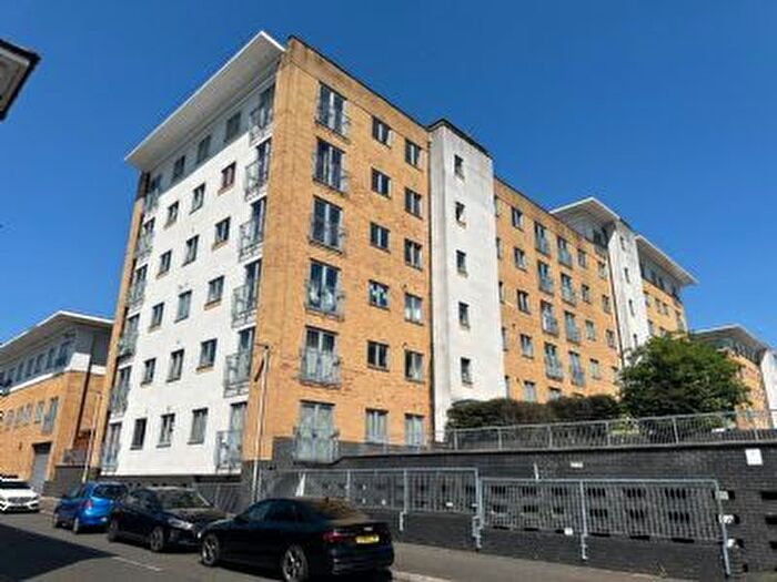 1 Bedroom Flat To Rent In Waxlow Way, Northolt, UB5