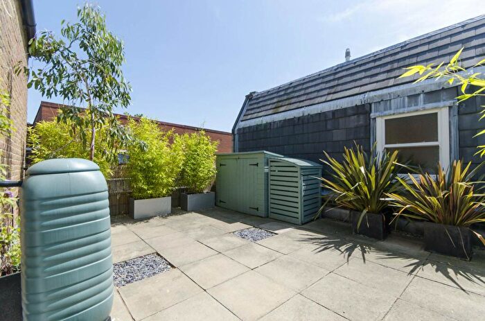 2 Bedroom Flat To Rent In Debruin Court, Isle Of Dogs, London, E14