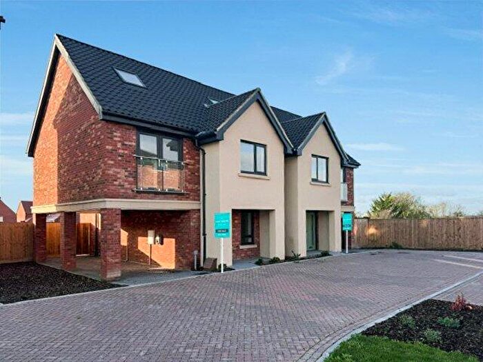 4 Bedroom Semi-Detached House For Sale In Windermere Avenue, Hullbridge, Hockley, Essex, SS5