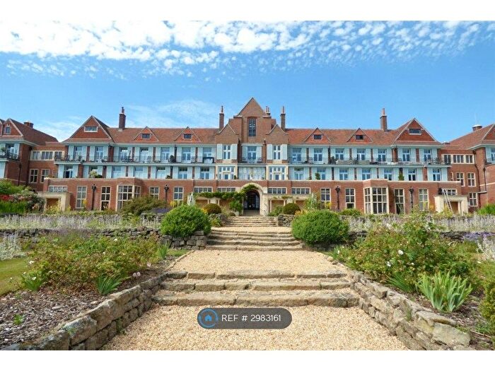 1 Bedroom Flat To Rent In Kings Drive, Midhurst, GU29