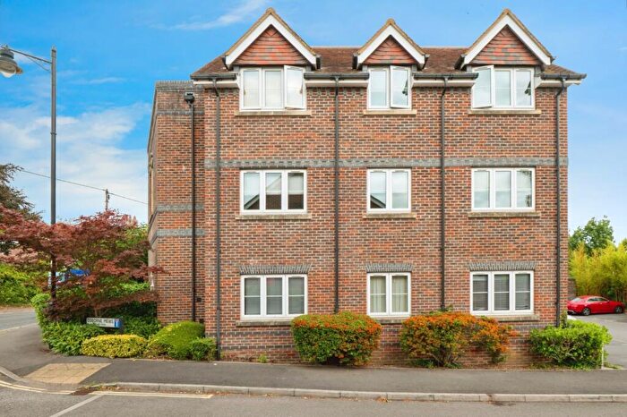 2 Bedroom Flat For Sale In Allbrook Hill, Eastleigh, Hampshire, SO50