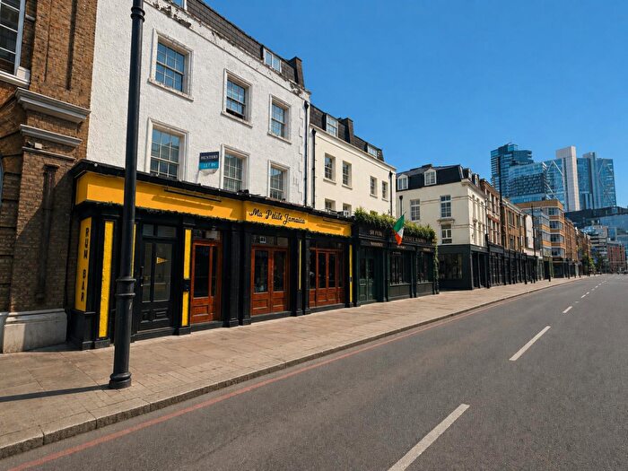 3 Bedroom Apartment To Rent In Curtain Road, Shoreditch, EC2A
