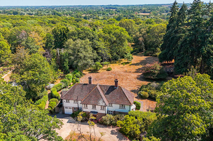 6 Bedroom Detached House For Sale In Fleet Hill, Finchampstead, Wokingham, RG40