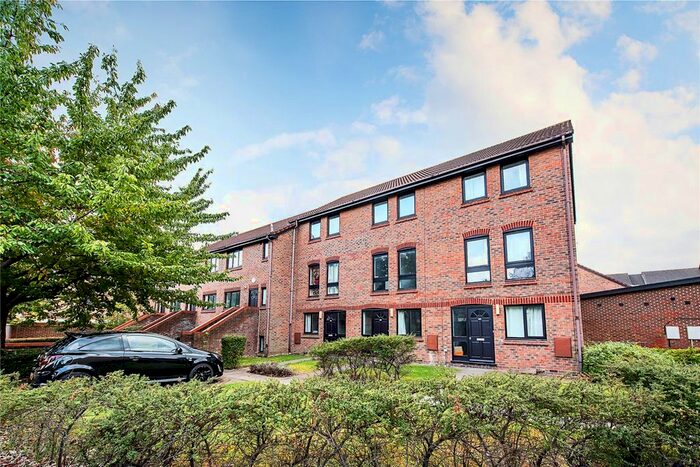 2 Bedroom Flat To Rent In Sterling Place, London, W5