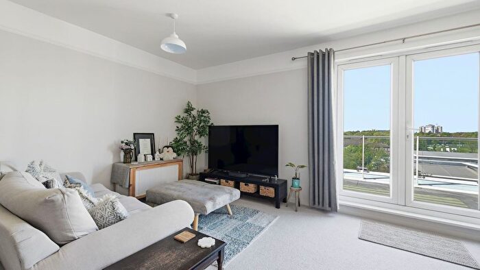 2 Bedroom Flat For Sale In London, London, W3