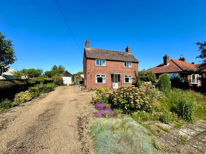 3 Bedroom House For Sale In Heath Road, Hickling, NR12