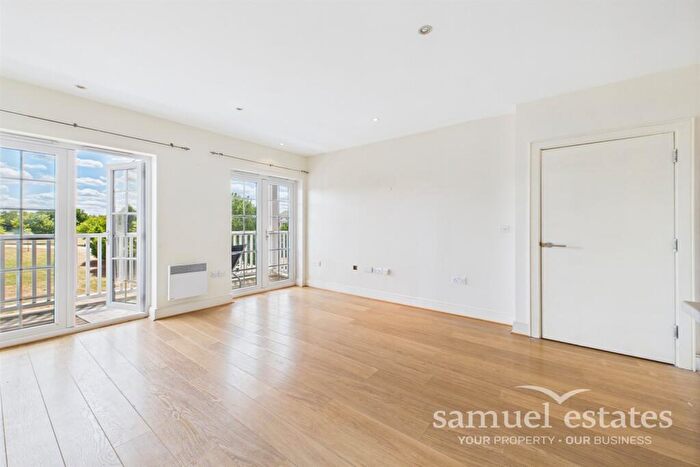 1 Bedroom Flat To Rent In Lewiston Close, Worcester Park, KT4