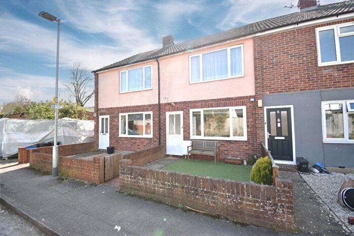 2 Bedroom Maisonette For Sale In Tanhouse Lane, Wokingham, Berkshire, RG41