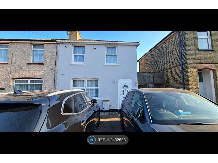 3 Bedroom Semi-Detached House To Rent In Lullingstone Avenue, Swanley, BR8