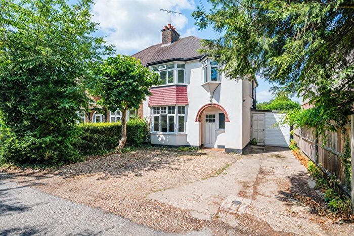 3 Bedroom Semi-Detached House For Sale In The Mount, Lower Kingswood, KT20