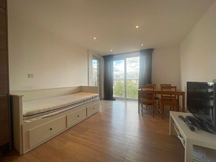 2 Bedroom Flat To Rent In Seafarer Way, London, SE16