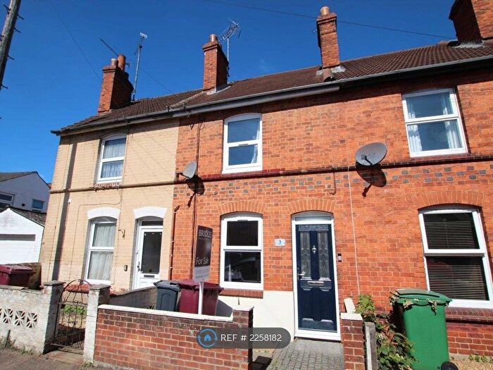 3 Bedroom Terraced House To Rent In York Road, Reading, RG1