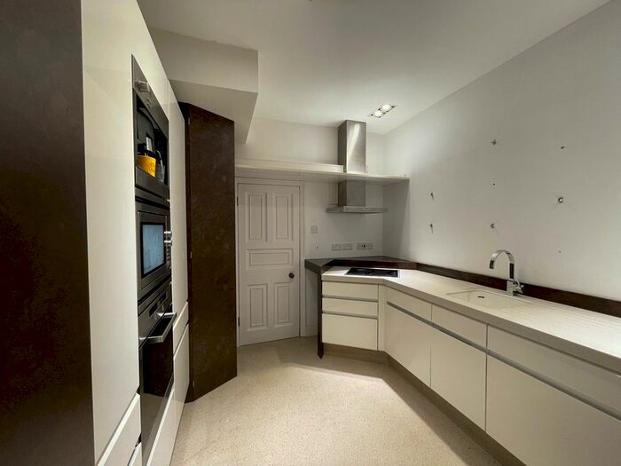 4 Bedroom Terraced House To Rent In New River Crescent, London, N13