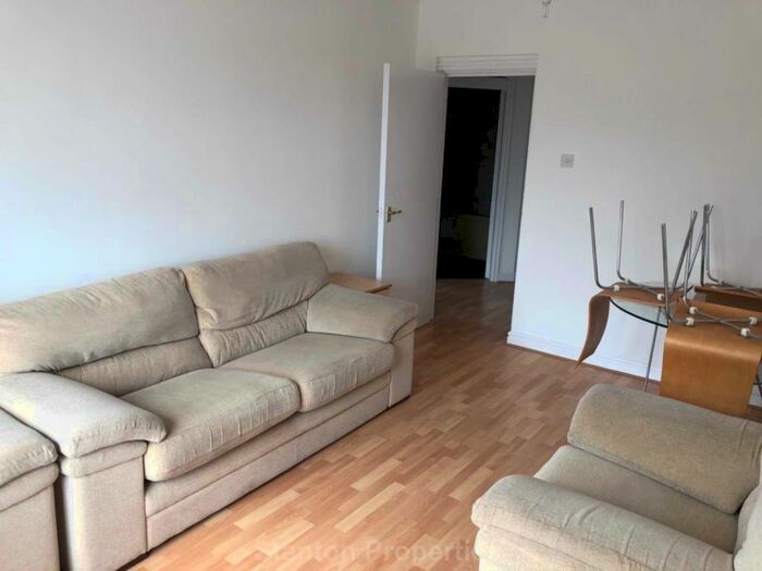 2 Bedroom Flat To Rent In Wilmslow Road, Didsbury, M20