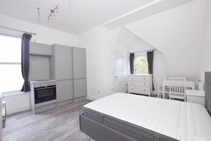 Studio To Rent In Cedar Road, Sutton, Surrey, SM2