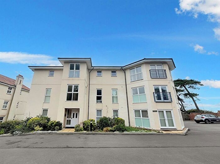 3 Bedroom Flat To Rent In Rylands Lane, Weymouth, Dorset, DT4