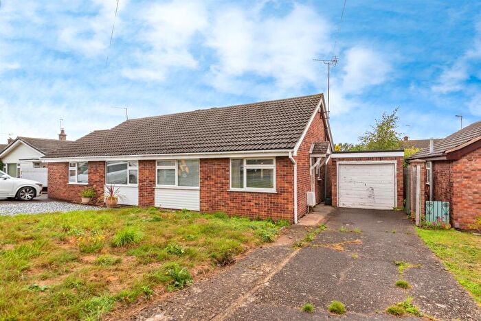 2 Bedroom Semi-Detached Bungalow For Sale In High Meadow, Grantham, NG31