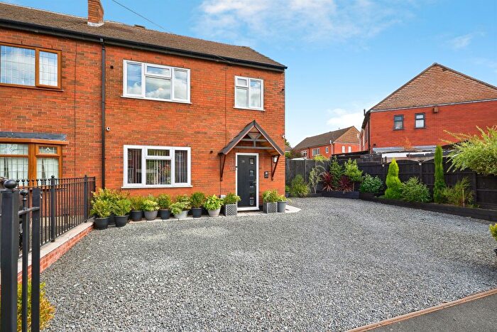3 Bedroom Semi-detached House For Sale In Dartford Road, Walsall, WS3