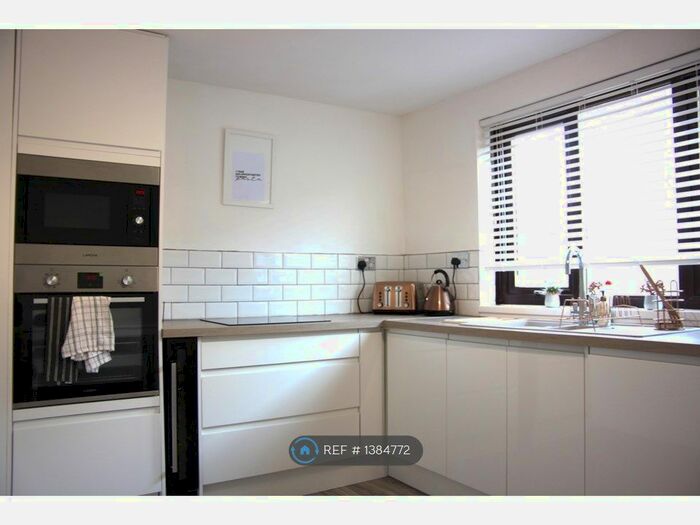 3 Bedroom Terraced House To Rent In Moorside Road, Bradford, BD2