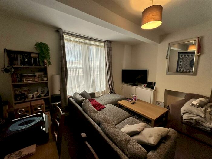 2 Bedroom Flat To Rent In Broad Street, Staple Hill, BS16