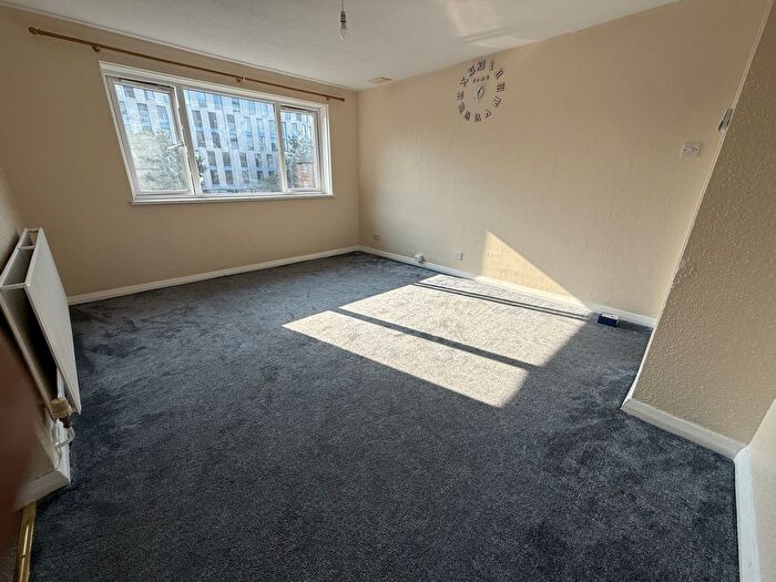 2 Bedroom Flat To Rent In Sefton Court, Jersey Road, Hounslow, Greater London, TW3