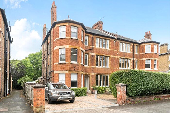 1 Bedroom Apartment For Sale In Adelaide Road, Surbiton, KT6