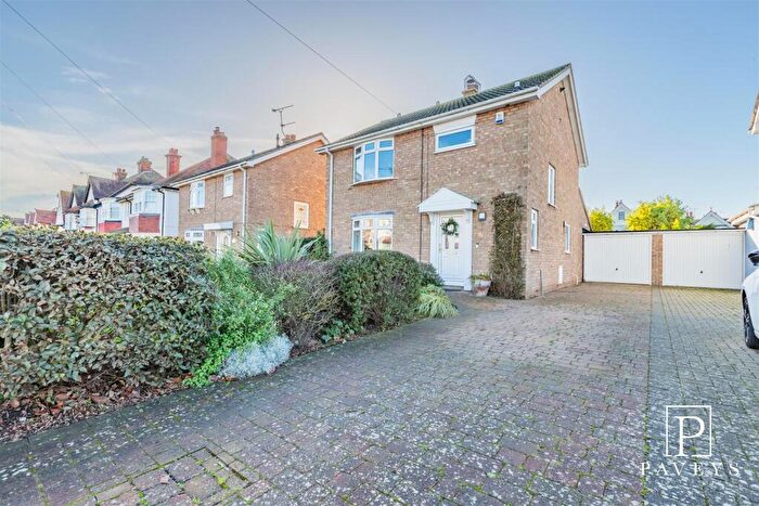 3 Bedroom Detached House For Sale In Queens Road, Frinton-On-Sea, CO13