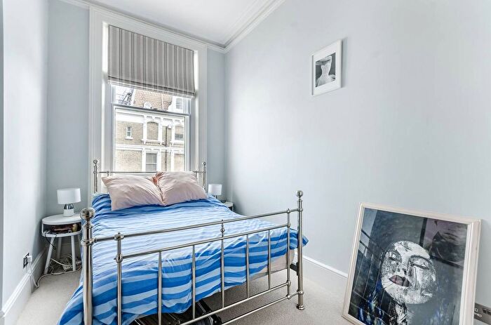 2 Bedroom Flat To Rent In Redcliffe Square, Chelsea, London, SW10