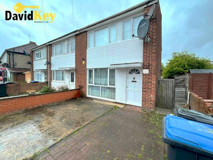 3 Bedroom End Of Terrace House To Rent In Brimsdown Avenue, Enfield, EN3