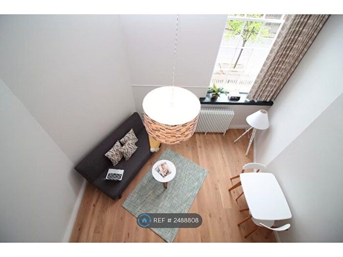 Studio To Rent In Mcdonald Road, Edinburgh, EH7