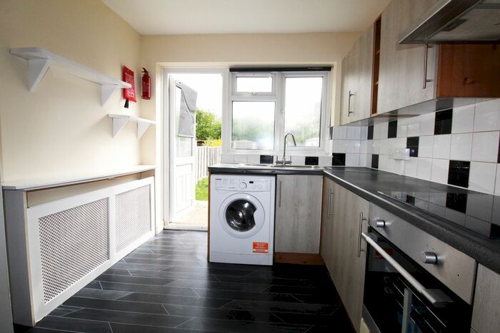 2 Bedroom Flat To Rent In Spencer Walk, Tilbury, RM18
