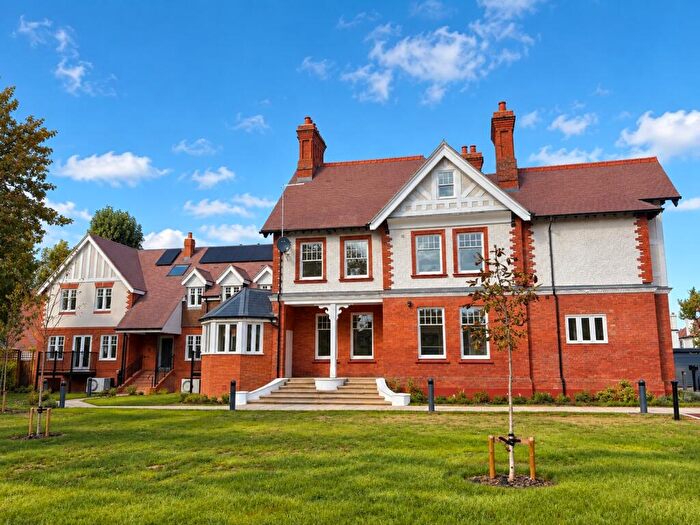 2 Bedroom Apartment For Sale In Hermitage Place, Bath Road, Taplow, Maidenhead, SL6