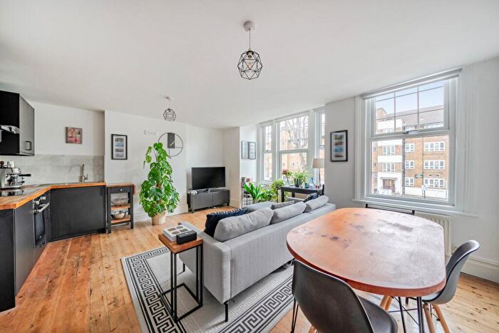 2 Bedroom Flat For Sale In Cavendish Road, Clapham South, London, SW12