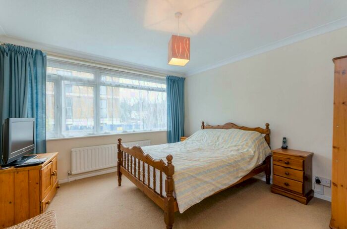 2 Bedroom Flat To Rent In St James Road, Sutton, SM1