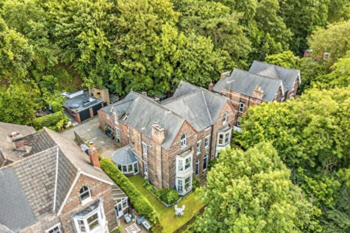 6 Bedroom Semi-Detached House For Sale In Newton Road, Burton Upon Trent, DE15