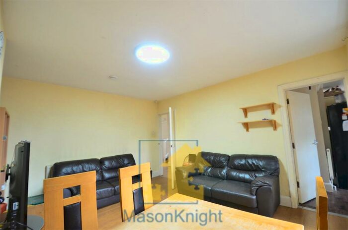 7 Bedroom Semi-Detached House To Rent In Gibbins Road Student Property - Selly Oak, Birmingham, B29