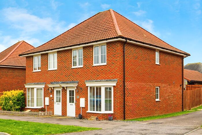 3 Bedroom Semi-detached House For Sale In Central Boulevard, Aylesham, Canterbury, CT3