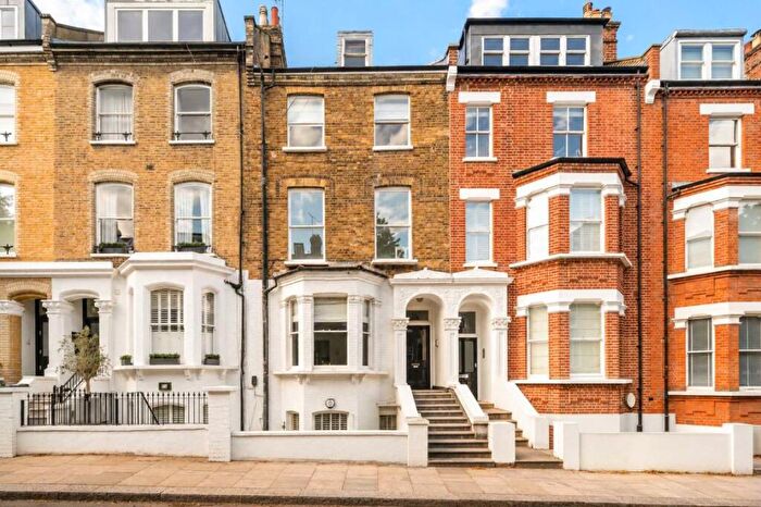 2 Bedroom Flat For Sale In Denning Road, Hampstead, NW3
