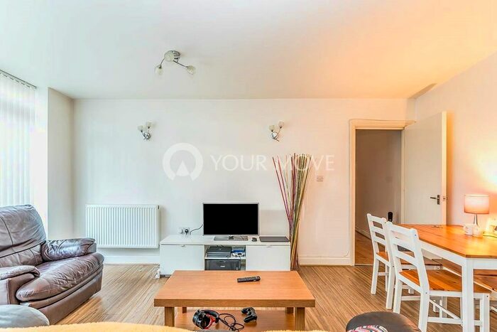 2 Bedroom Flat To Rent In Balmoral Road, Gillingham, Kent ME7