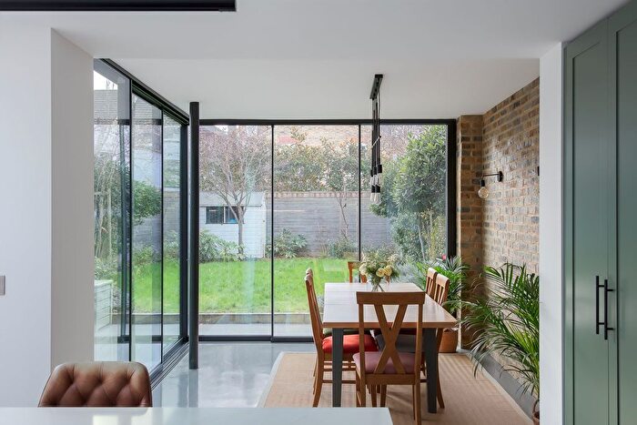 5 Bedroom Semi-detached House For Sale In Dalmore Road, London, SE21