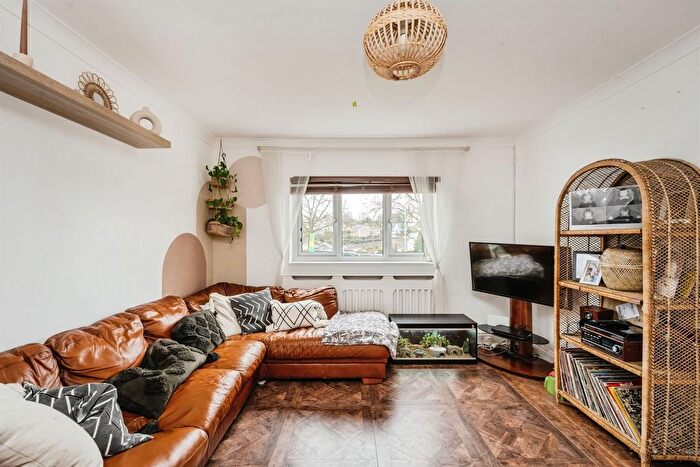 4 Bedroom Detached House For Sale In Killan Road, Dunvant, Swansea, SA2