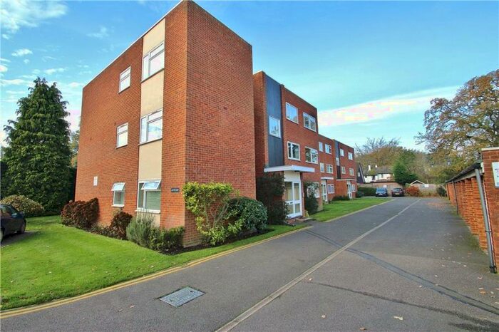 2 Bedroom Flat To Rent In Horsell, GU21