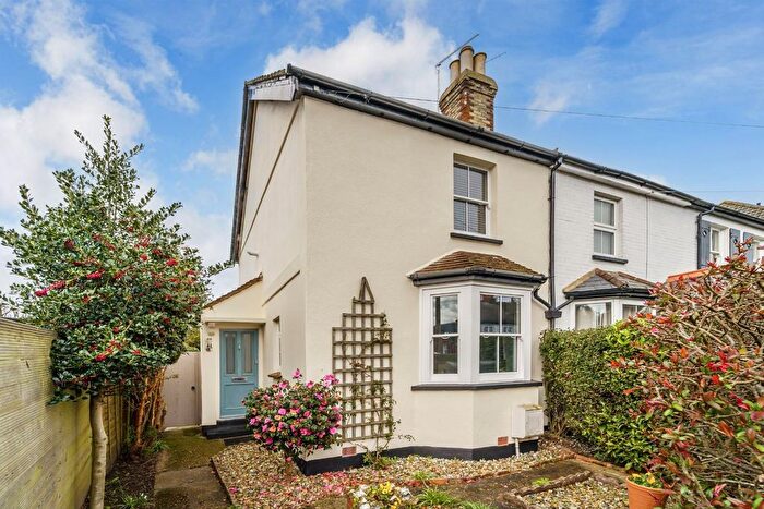 4 Bedroom End Terrace House For Sale In Duffield Road, Walton On The Hill, Tadworth, KT20