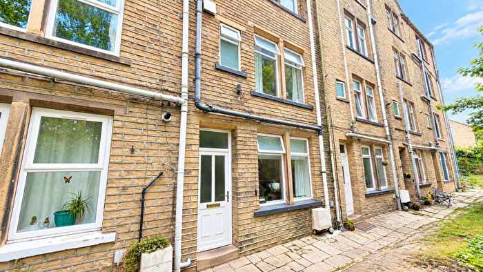 1 Bedroom Property To Rent In Stoney Royd Terrace, Halifax, HX3