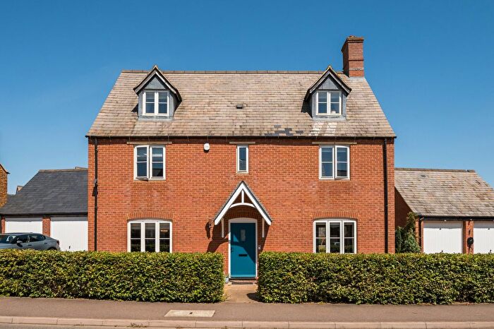 5 Bedroom Detached House For Sale In Millers Way, Middleton Cheney, OX17