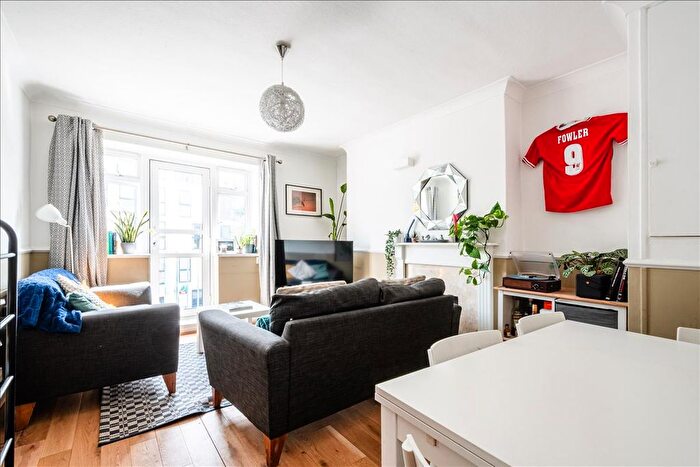 3 Bedroom Flat To Rent In Southgate Court, Southgate Road, De Beavoir, N1