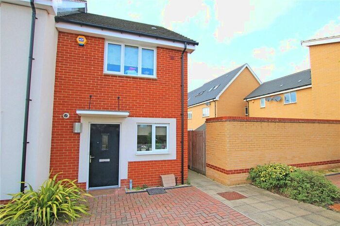 2 Bedroom End Of Terrace House To Rent In Longships Way, Reading, Berkshire, RG2